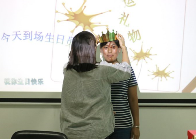 PP电子5金狮触摸屏厂家7月为员工们举行生日会